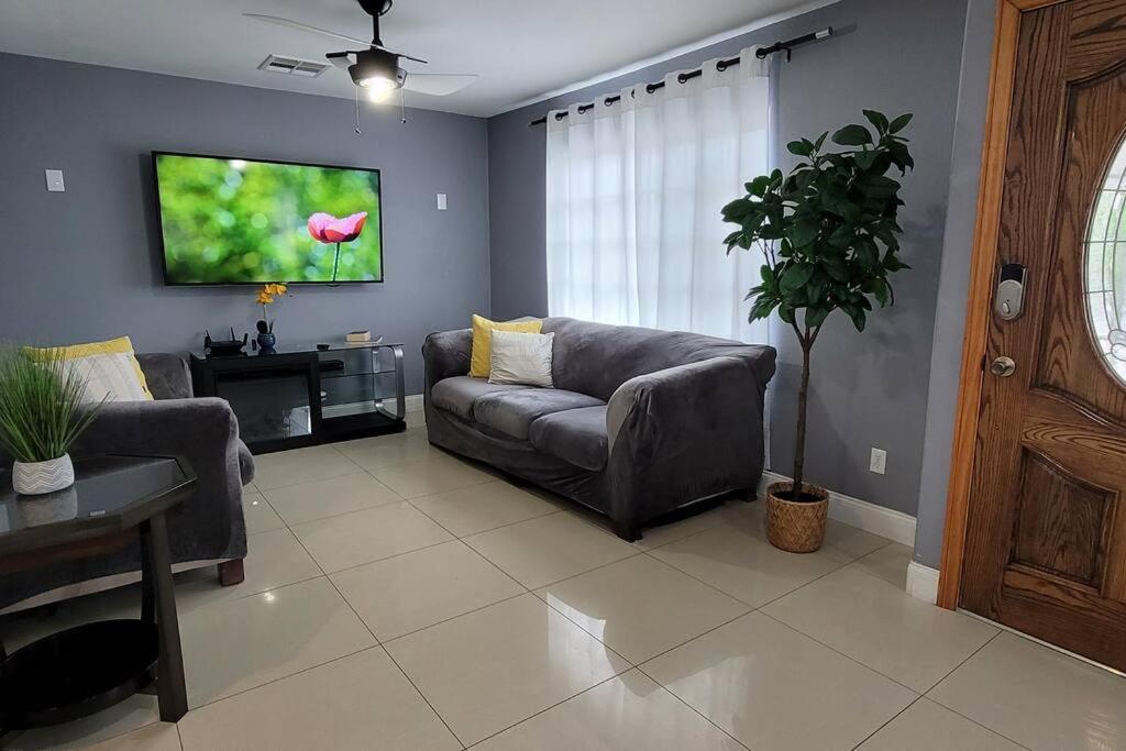 K - Fully Remodeled And Professionally Decorated Las Vegas Exterior photo